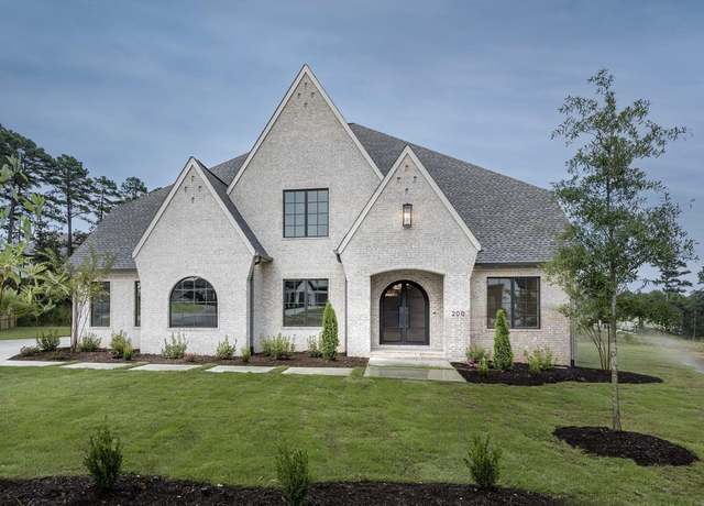 Property at 200 Haywood Dr, Little Rock, AR 72223, 5 beds, 4 baths