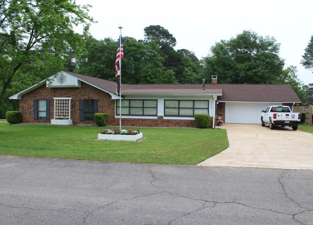 Property at 1108 N 14th St, Nashville, AR 71852, 3 beds, 2 baths