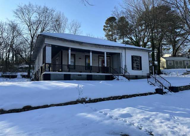 Property at 504 Grove St, Hot Springs, AR 71901, 3 beds, 1 bath