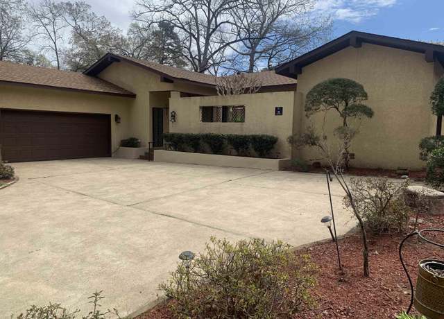 Property at 11 Durango Way, Hot Springs Village, AR 71909, 2 beds, 2.5 baths