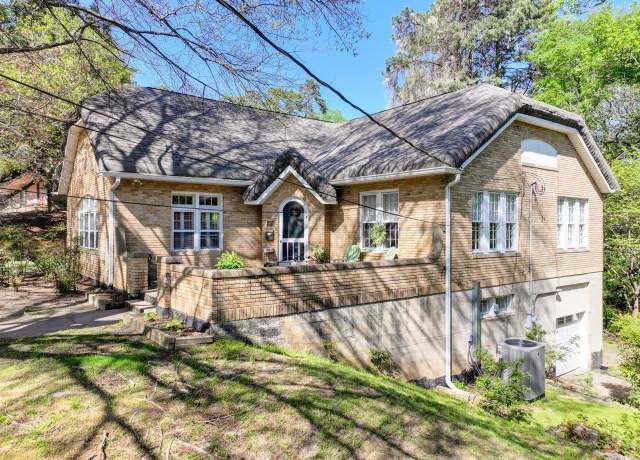 Property at 915 Prospect Ave, Hot Springs, AR 71901, 3 beds, 2 baths