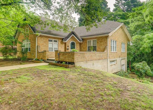 Property at 915 Prospect Ave, Hot Springs, AR 71901, 3 beds, 2 baths
