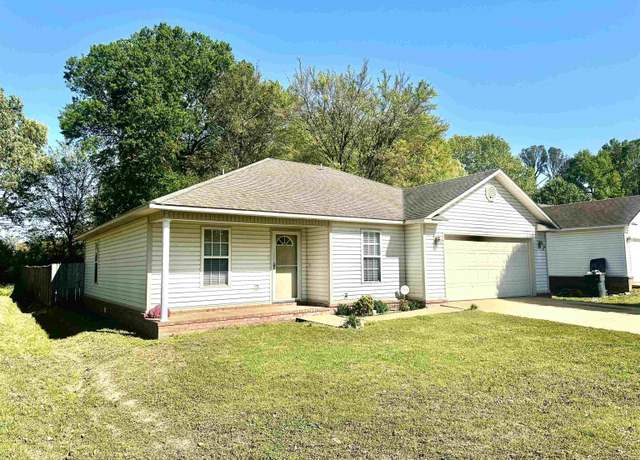Property at 208 Holmes Rd, Jonesboro, AR 72401, 3 beds, 2 baths