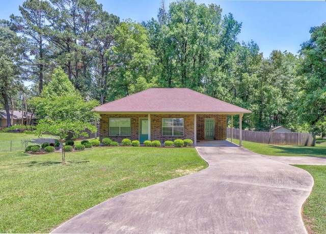Property at 6102 Airline Dr, Texarkana, TX 75503, 3 beds, 2 baths
