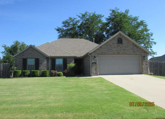 Property at 466 Caballo St, Farmington, AR 72730, 3 beds, 2 baths