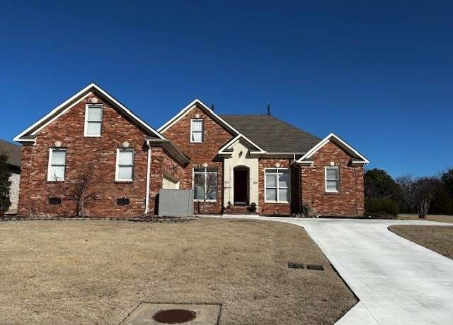 Property at 3508 Old Dornick Dr, Jonesboro, AR, 3 beds, 2.5 baths