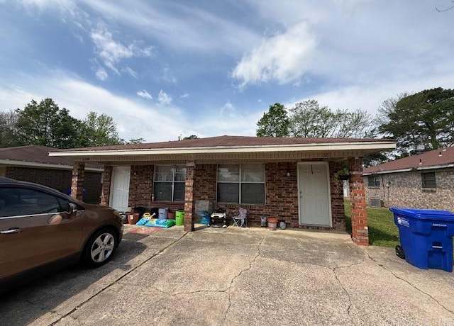 Property at 609-611 4th Ave, Conway, AR 72032, 4 beds