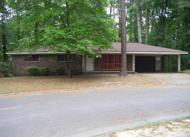 Property at 1526 Pine Manor Dr, Arkadelphia, AR 71923, 3 beds, 2 baths