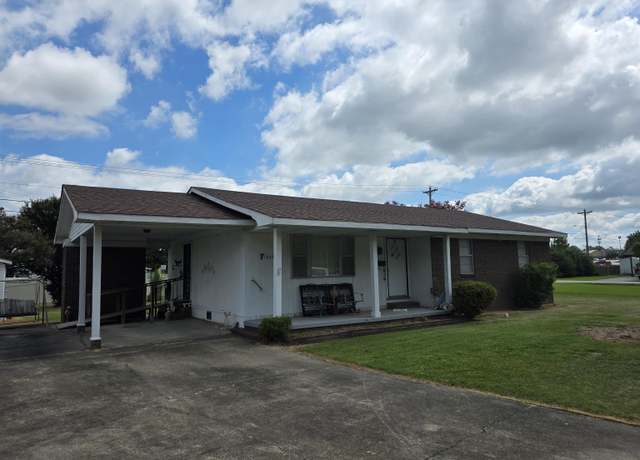 Property at 1944 Magnolia Ln, Paragould, AR 72450, 3 beds, 1.5 baths