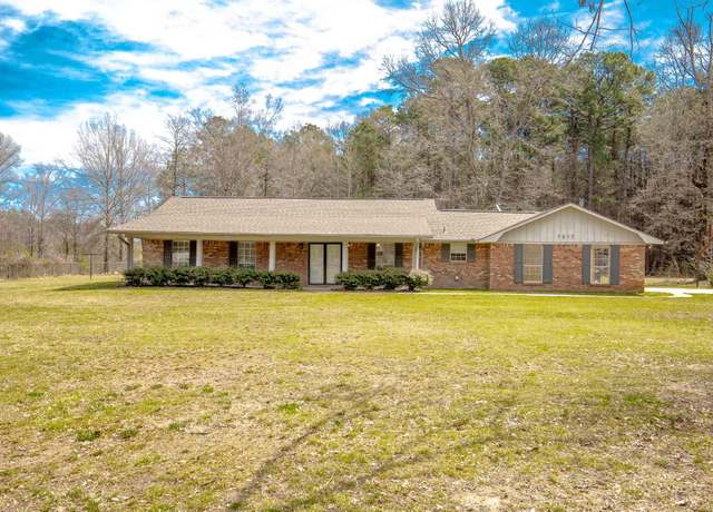 Property at 5815 Farm Ln, Pine Bluff, AR 71603, 3 beds, 2 baths