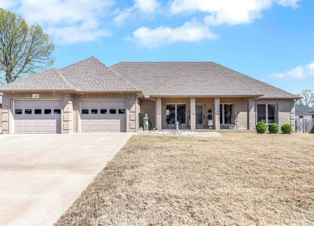 Property at 609 S 37th St, Paragould, AR 72450, 3 beds, 2 baths