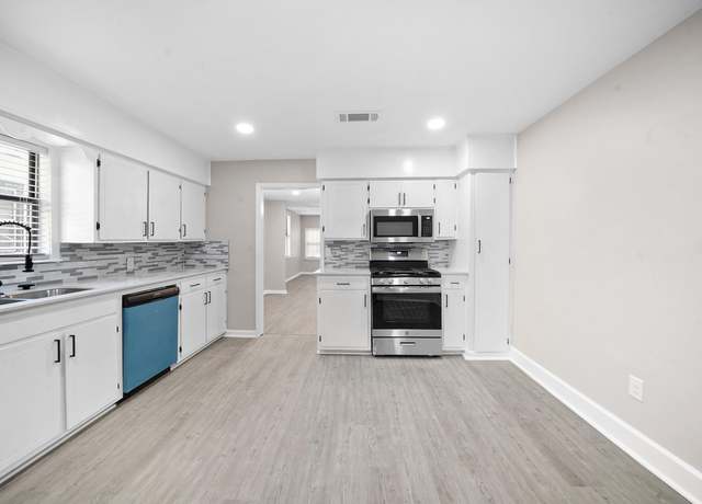 Property at 2118 S Pine St, Little Rock, AR 72204, 3 beds, 2 baths