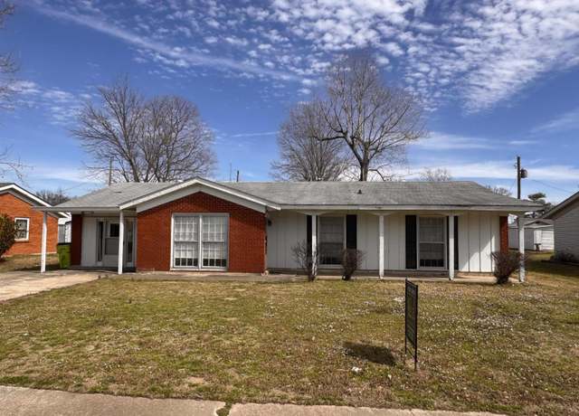 Property at 1905 S Spring St, Stuttgart, AR 72160, 3 beds, 2 baths