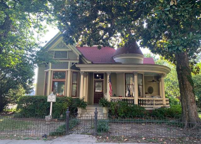Property at 1701 Arch St, Little Rock, AR 72206, 4 beds, 3 baths