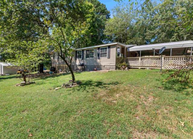 Property at 323 Wood St, Hot Springs, AR 71913, 3 beds, 2 baths