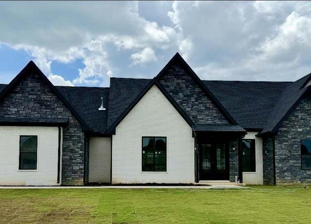 Property at 1404 S 31st St, Paragould, AR 72450, 4 beds, 2 baths