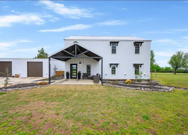 Property at 104 Staggs Dr, Nashville, AR 71852, 3 beds, 3.5 baths