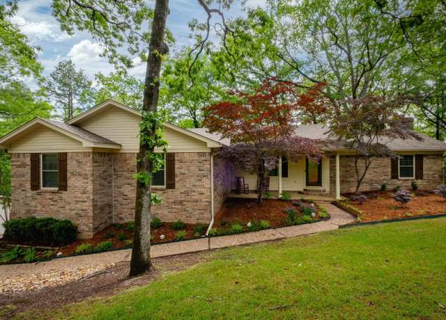 Property at 1805 Hillsborough Ln, Little Rock, AR 72212, 4 beds, 2.5 baths