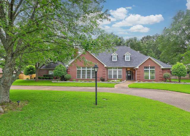 Property at 16 Bill Rogers Dr, Texarkana, TX 75503, 4 beds, 3 baths
