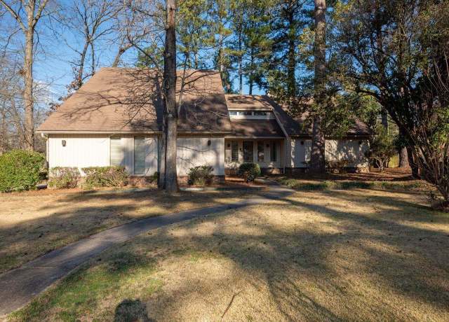 Property at 16 Bent Tree Dr, Little Rock, AR 72212, 4 beds, 3.5 baths