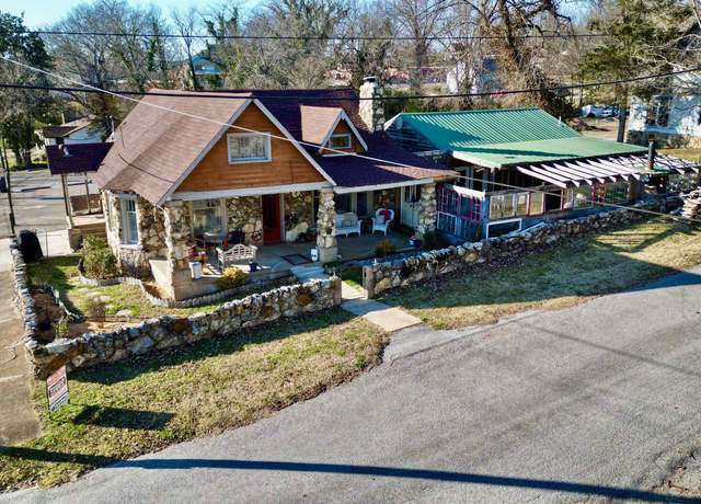 Property at 201 N Spring St, Hardy, AR 72542, 2 beds, 2 baths