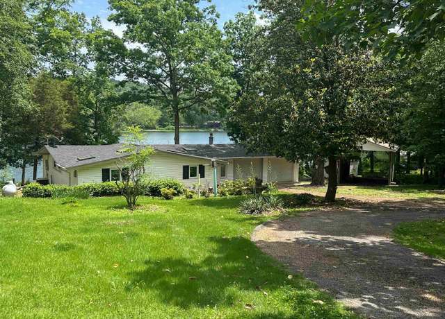 Property at 33 W Lakeshore Dr, Cherokee Village, AR 72529, 3 beds, 2 baths