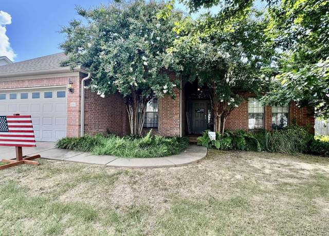 Property at 1695 Gardenia, Conway, AR 72034, 3 beds, 2 baths
