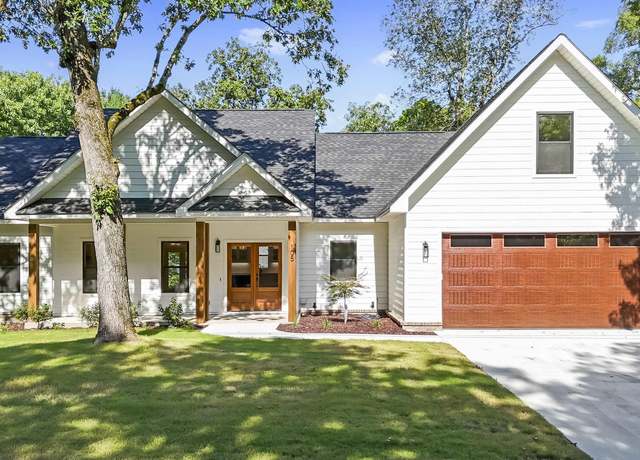 Property at 105 Bayshore Cv, AR 71901, 4 beds, 2.5 baths