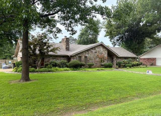 Property at 306 Pamela Dr, England, AR 72046, 3 beds, 2.5 baths