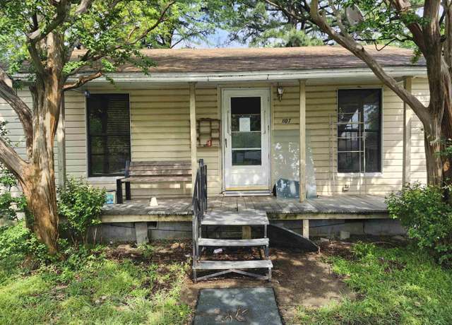 Property at 1107 Gum St, Conway, AR 72032, 2 beds, 1 bath
