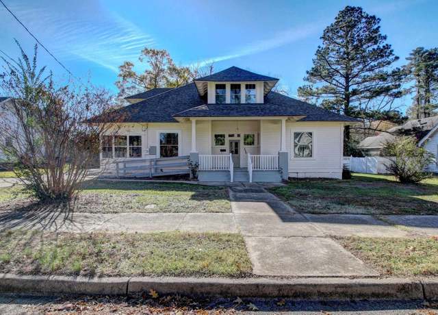Property at 320 E Cedar St, Warren, AR 71671, 3 beds, 2 baths