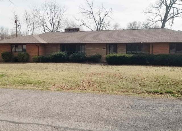 Property at 610 E 2nd St, Mountain Home, AR 72653, 4 beds, 4 baths