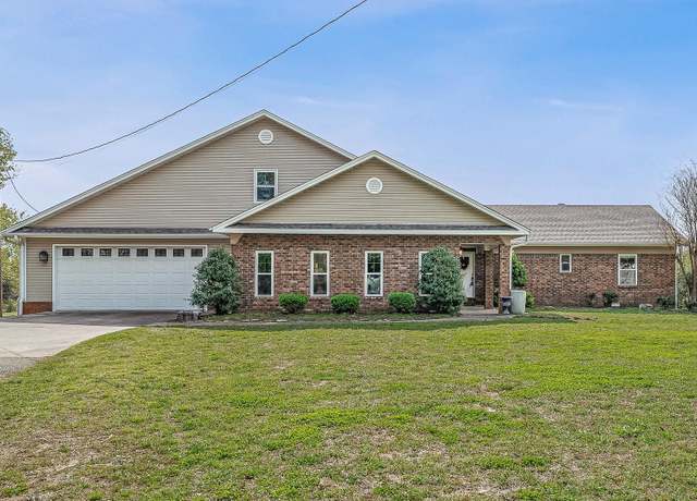 Property at 1801 S 54th St, Paragould, AR 72450, 4 beds, 3 baths