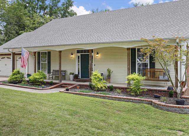 Property at 940 Golden Pond Dr, Russellville, AR 72802, 4 beds, 2 baths