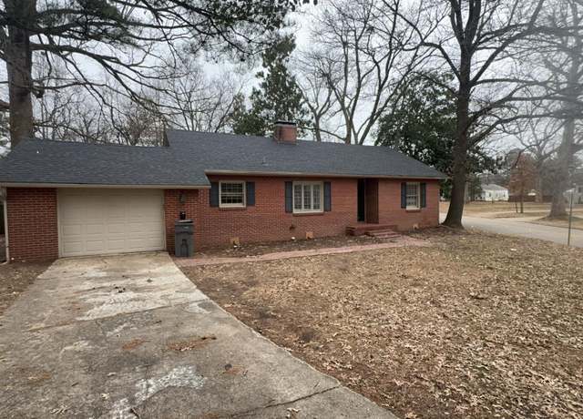 Property at 621 W Thomas Ave, Jonesboro, AR 72401, 3 beds, 2 baths