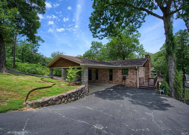 Property at 121 Atkinson Ln, Hot Springs, AR 71913, 4 beds, 2 baths