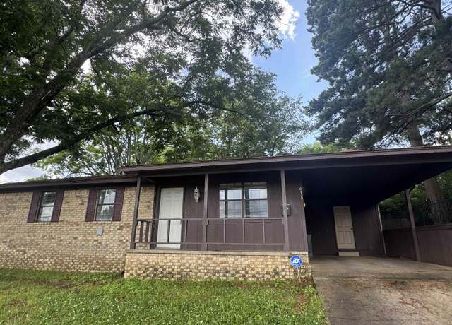 Property at 611 W Moore Ave, Searcy, AR 72143, 3 beds, 1.5 baths