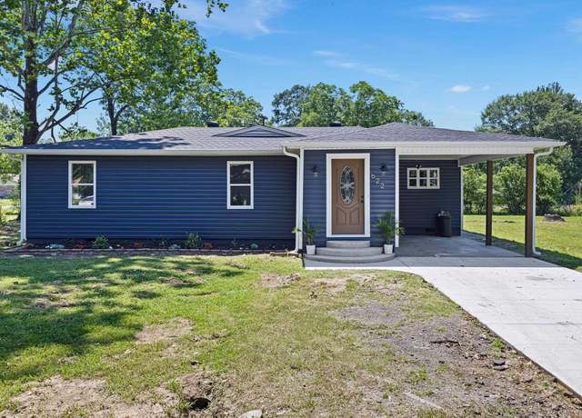 Property at 622 S Greenwich Ave, Russellville, AR 72801, 3 beds, 2 baths