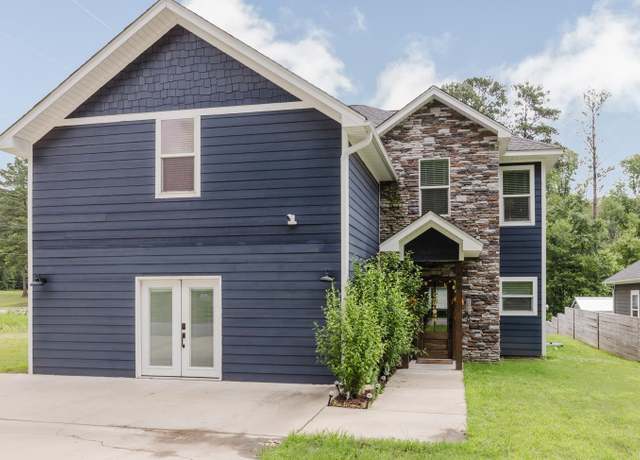 Property at 600 Hiram Dr, Bauxite, AR 72011, 5 beds, 3 baths