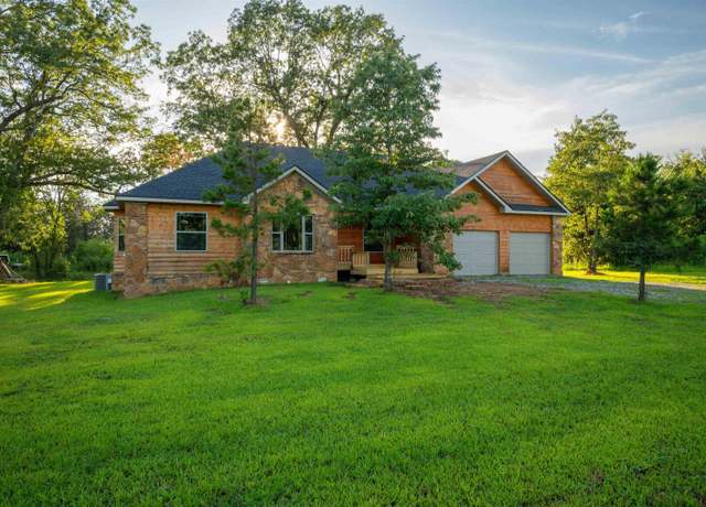 Property at 405 Lumpkin Dr, Batesville, AR 72501, 3 beds, 2.5 baths