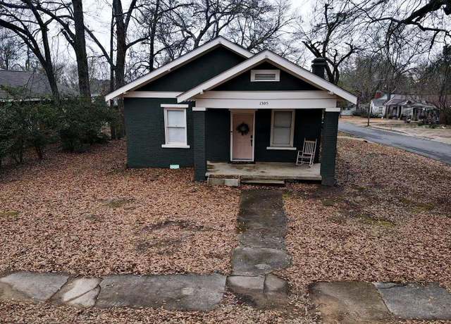 Property at 1305 Wilson St, Arkadelphia, AR 71923, 3 beds, 2 baths