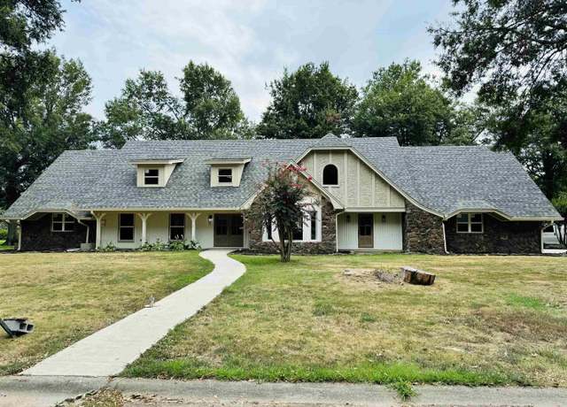 Property at 1302 Oliver St, Stuttgart, AR 72160, 4 beds, 4 baths
