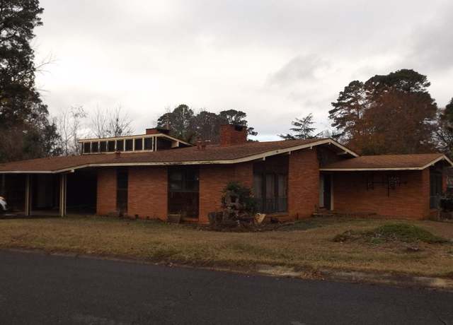 Property at 1507 Lacari St, Magnolia, AR 71753, 3 beds, 2.5 baths