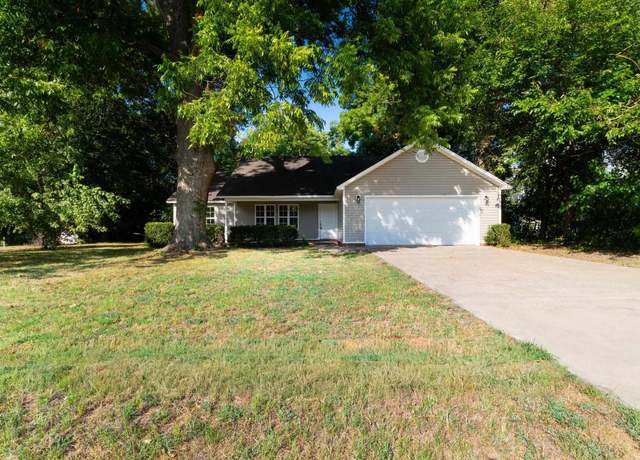 Property at 806 S 3rd St, Dardanelle, AR 72834, 3 beds, 2 baths