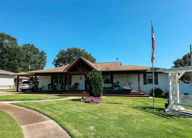 Property at 11 Magnolia Dr, Searcy, AR 72143, 4 beds, 4 baths