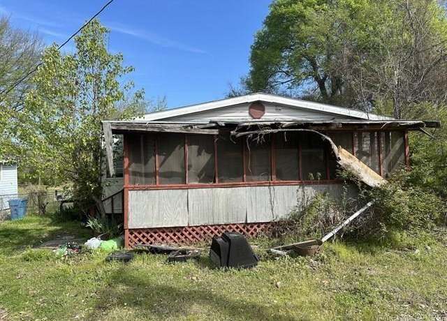 Property at 616 Section Line St, Malvern, AR 72104, 3 beds, 2 baths