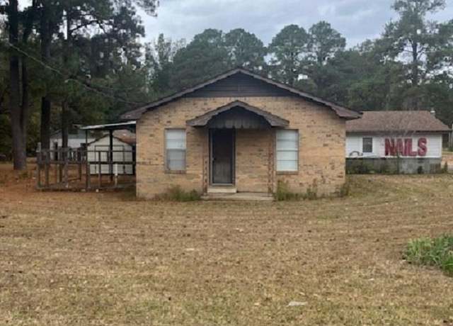 Property at 1590 California Ave Ave, Camden, AR 71701, 2 beds, 1.5 baths