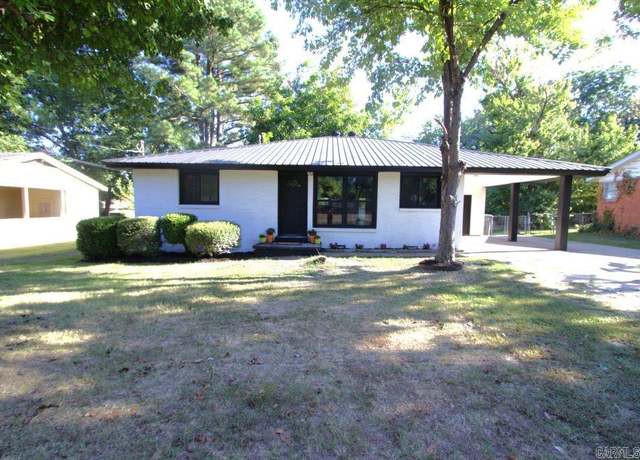 Property at 2721 Primrose St, Jonesboro, AR 72401, 4 beds, 2 baths
