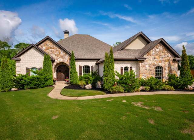Property at 14 Cypress Valley Ct, Maumelle, AR 72113, 3 beds, 2.5 baths