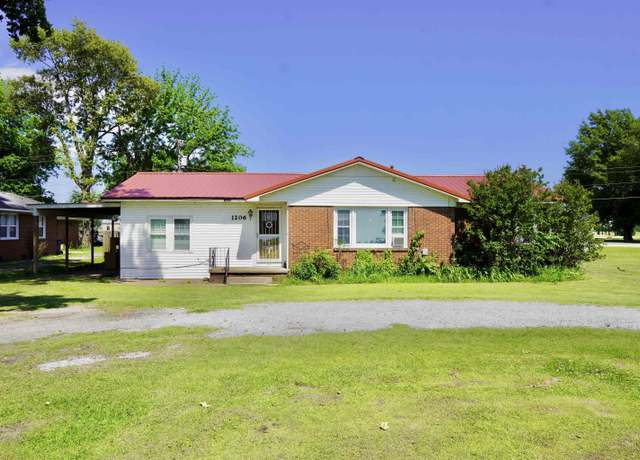 Property at 1206 S Main St, Leachville, AR 72438, 3 beds, 1.5 baths